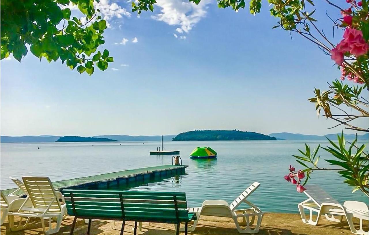 Beautiful Stacaravan In Tuoro Sul Trasimeno Exterior foto