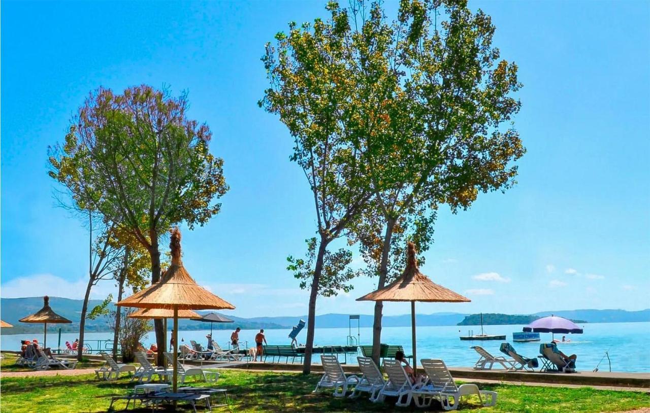 Beautiful Stacaravan In Tuoro Sul Trasimeno Exterior foto