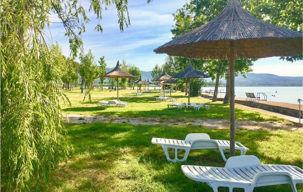 Beautiful Stacaravan In Tuoro Sul Trasimeno Exterior foto